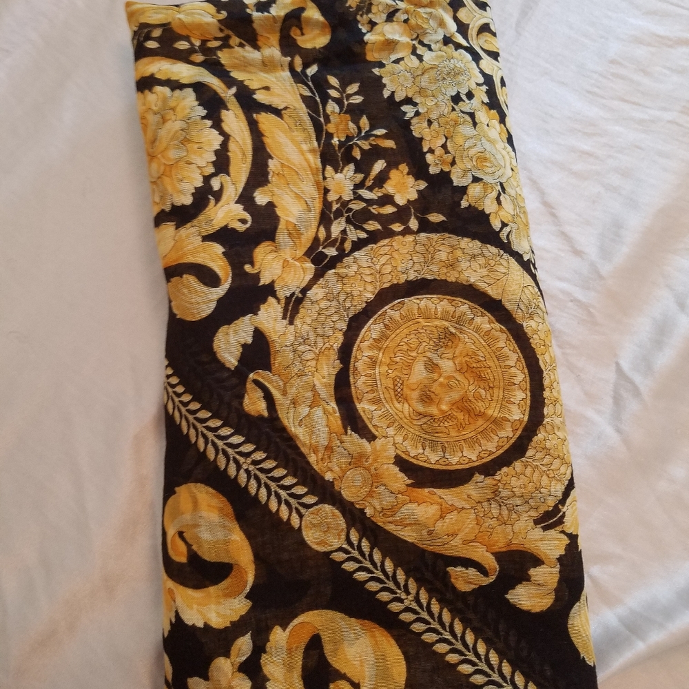 Versace scarf - Picture 2 of 5